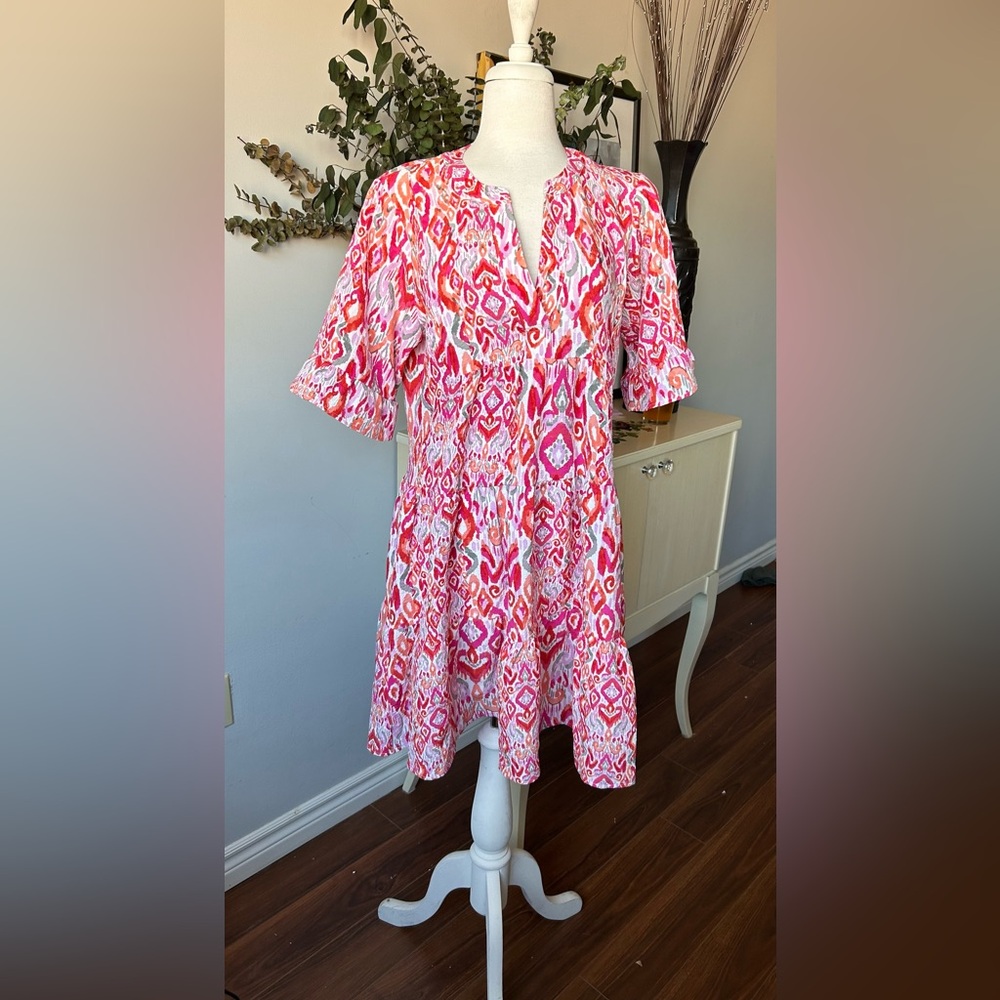 EsQualo Size: Medium (M) Pattern: Pink & Orange Vibrant Ikat / Abstract Print